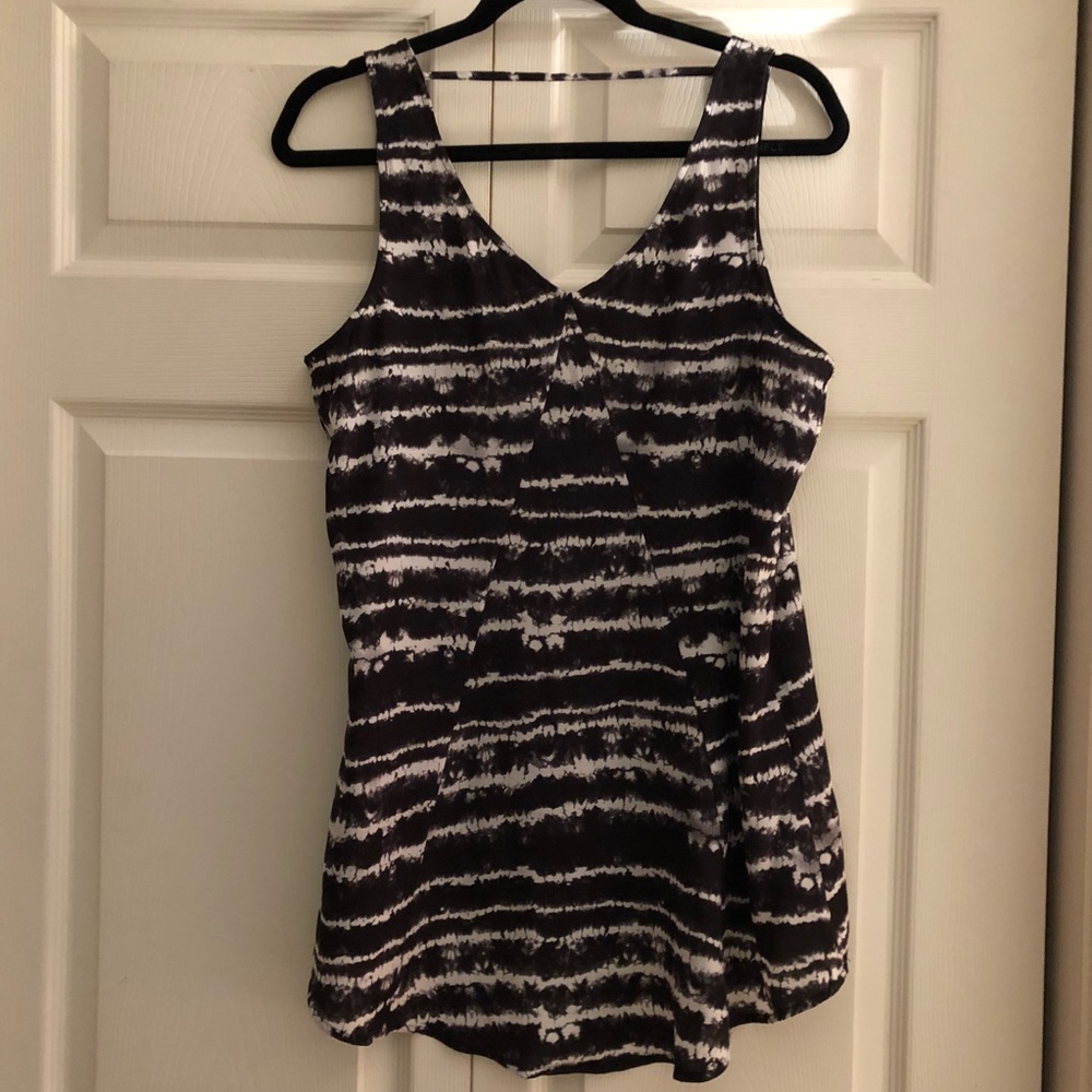 Express Black&White Top - Picture 3 of 3